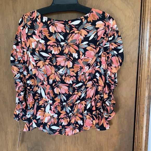 Zac & Rachel rouched sleeve floral top size PL - Picture 13 of 17